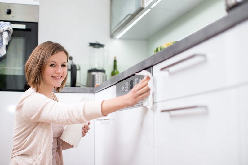 Essentiel dans toutes les cuisines, que ce soit pour cuisiner, nettoyer la  vaisselle ou se laver les mains, le robinet se décline en différents  modèles équipés ou non d'une douchette, d'un mélangeur