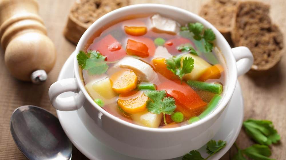un bol de soupe aux légumes
