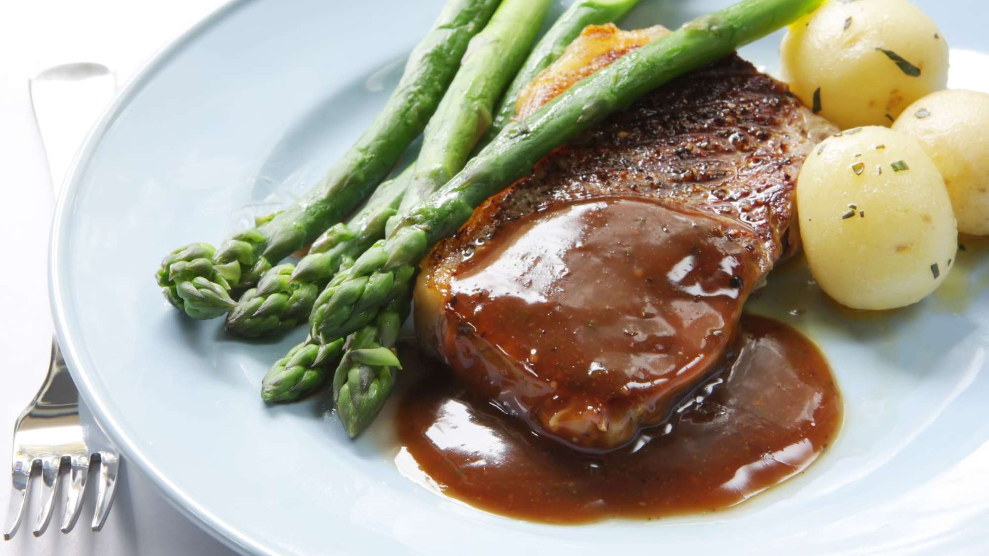 sauces-maison-simplifiées-pour-accompagner-vos-steaks-sauce-brune