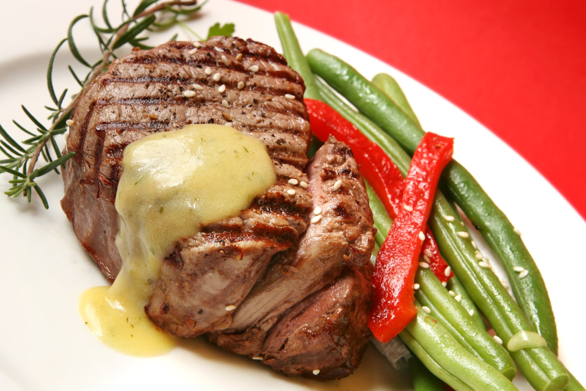 Filet Mignon sauces-maison-simplifiées-pour-accompagner-vos-steaks-sauce-béarnaise