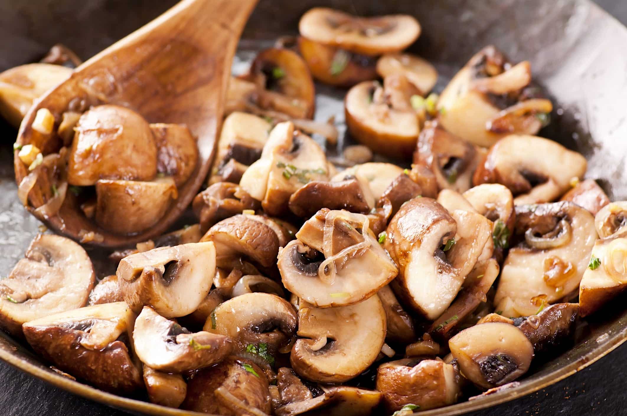 Sauce-dinde-dindon-champignon Une poêlée de champignons rôtis