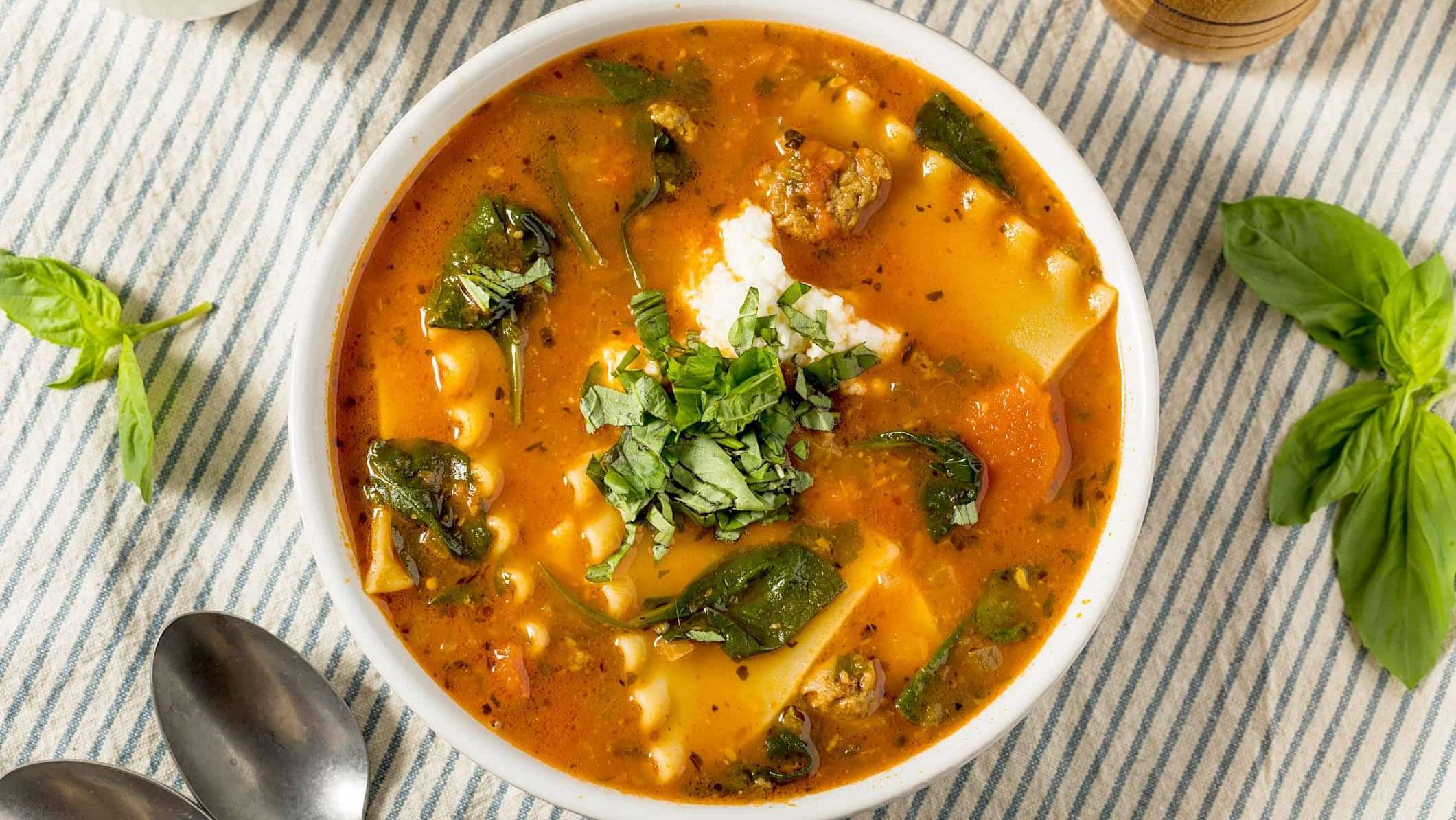 Un bol de soupe à la lasagne, une recette virale à faire pour la relâche scolaire
