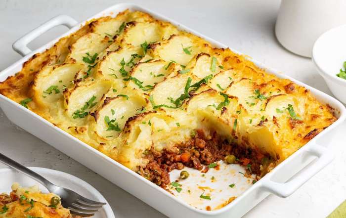 Une caserole contient une recette de pâté chinois selon la recette originale de Shepherd's pie