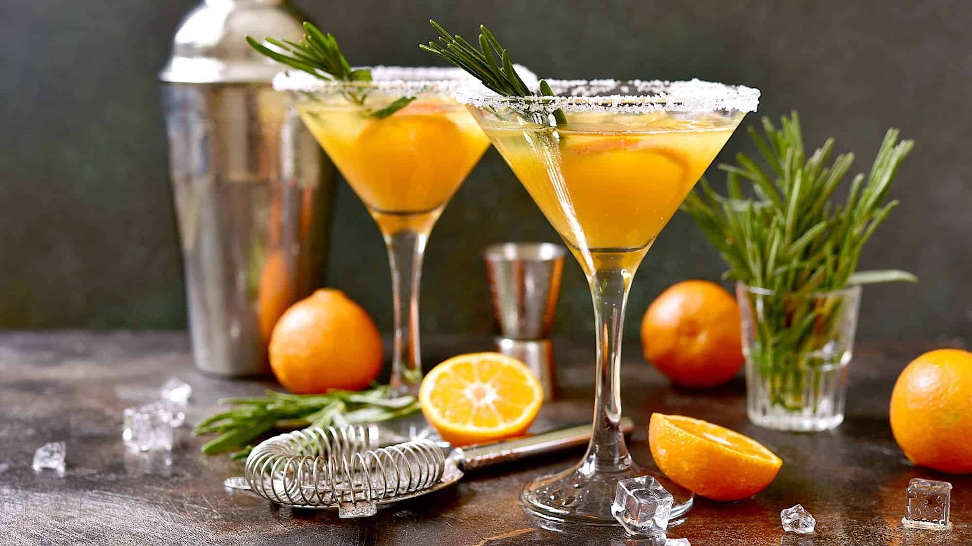 Des martinis à la clémentine, une des recettes de cocktails simples pour le temps des fêtes