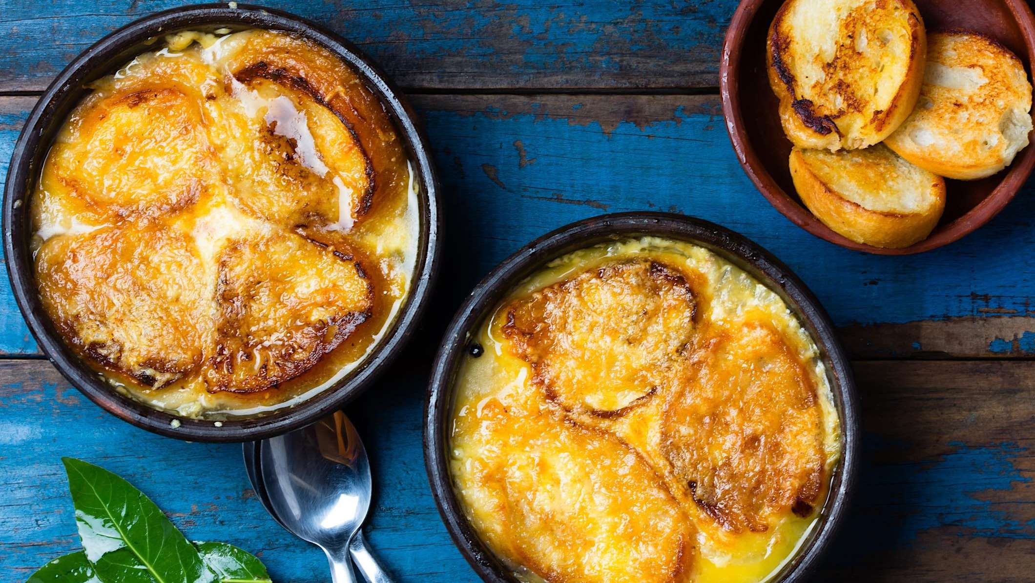 soupe-oignon-recettes-bols-gratinés